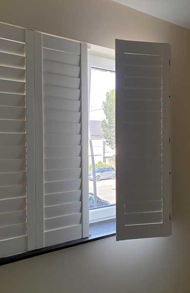 raamdecoratie-fd-realisaties-shutters-in-de-dag-1